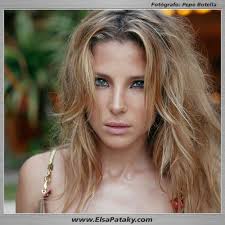 Babasının intiharının ardından, lima'nın kasvetli ve soğuk ortamından bir süreliğine kuzeye kaçıp. Film Actresses 2011 05 29