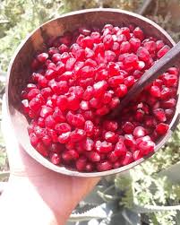 كل يوم طبق رمان أحلى من إللى قبله و كل مره صوره احسن مينفعش منزلهاش Raw Vegan Recipes Food Raw Vegan