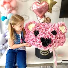Floral bear, flower bear, faux floral arrangement, floral arrangement. Polar Bear Le Bouquet Fleurs