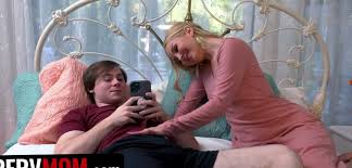 Mother-in-Law Mom Orgasm with Boy Video