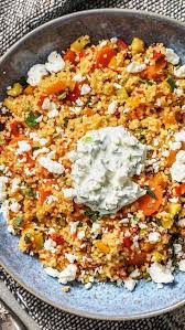 Bunte Couscous Gemusepfanne Mit Nudelkase Fruhlingszwiebeljoghurt Und Paprika Osterideen In 2020 Essen Kochen Couscous Mit Gemuse Schnelles Gesundes Abendessen
