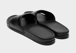 Acheter Noir Nike Claquettes Benassi Homme S'acheter des tongs pour l'été nous parait évident. nike