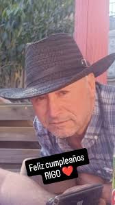 Trabajo desde los 13 años, partí en la calle y sé lo que significa  emprender y sostener un negocio por tantos años. Les mando un abrazo a  todos aquellos que trabajan incansablemente