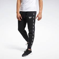 Available this season in twill, our jogger pants can be dressed up or. Reebok Training Essentials Tape Jogger Pants Schwarz Reebok Deutschland