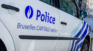 Du moment que vous êtes majeur, vous pouvez vous protéger avec toutes les armes vendues sur ce site. Bruxelles 22 Inculpes Dont Un Commissaire De Police Dans Une Affaire De Commerce Illegal D Armes Bx1