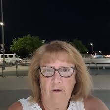 POBOL Y CWM SUNDAY OMNIBUS Group