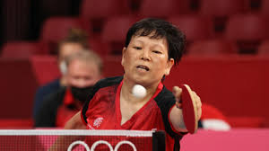 스페인 국가대표팀 유니폼에는 전통적으로 스페인 왕립 축구 협회 로고 대신에, 스페인의 국장이 왼쪽 가슴이 박혀있다. 4teld4yda4ztpm