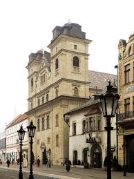 Het land grenst kloksgewijs aan polen, oekraïne, hongarije, oostenrijk en tsjechië. File Kerk Van De Heilige Drievuldigheid Kosice Slowakije Gevel Rechts Jpg Wikimedia Commons