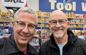 Does everyone do last minute Christmas shopping at Lowe's?