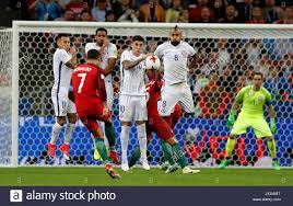 Bernardo silva dejaba detalles, vidal construía con su fuego el fútbol chileno mientras alexis y ronaldo se convertían en asistentes. Kasan Rt 28 06 2017 Portugal Vs Chile Eduardo Vargas Jean Beausejour Pablo Hernandez Und Arturo Vidal Von Chile In Der Fehlenden Barriere Von Cristiano Ronaldo Portugal Wahrend Eines Spiels Zwischen Portugal