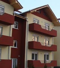 Printre altele, noul regulament de bloc, document care ar trebui să existe, din septembrie 2019, în fiecare bloc, dă posibilitatea asociațiilor să stabilească și alte ore de liniște decât cele prevăzute de lege. Orele De Liniste De La Bloc Stabilite In Regulamentul AsociaÈiilor De Proprietari Trebuie Respectate De Absolut Toate Persoanele Care IntrÄ In Acel Bloc