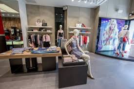 Shop guess for the latest trends and classic styles. Guess Avenida American Jeans Brand On Avenida Da Liberdade Portugal Confidential