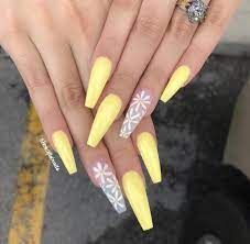 Yellow With Daisys Coffin Nails Stilettonailsombre Yellow Nails Yellow Nail Art Gel Nails