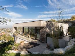 Einfamilienhaus Hanghaus Modern Edelstahlpool Luxushaus Mit Pool Luxushaus Im Hang Bauen Am Hang Fassade Haus Architektur Haus Design Haus Architektur