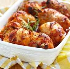 Am turnat o ceasca de apa avand grija sa nu se scurga intre hartia de copt si tava. Pulpe De Pui La Cuptor Savoare Si Bun Gust