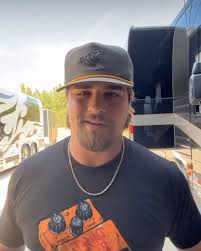 If you like Colter Wall and Charley Crockett you'll love Whiskey Jack.  Whiskey Jack makes a powerful return with ''Broken Fashion', a raw and  cinematic alt-track that dives deep into the sting