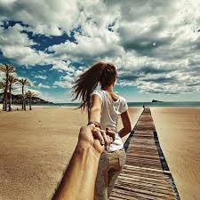 The Famous Hand Holding Couple Of Instagram Is Back With New Adventures Around The World Photos Cool Pictures Beach Pictures Photography