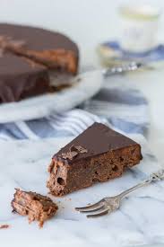 Der kuchen schmeckt übrigens auch ohne schokoglasur köstlich. Triple Chocolate Cake Leckerer Schokoladenkuchen
