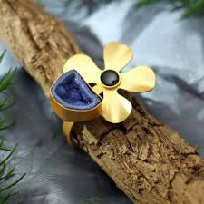 Here are a variety of gifts for every type of girl. Birthday Gifts For Girlfriend Best Birthday Gift Ideas For Girlfriend Igp Com