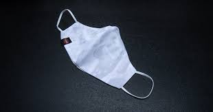 100 jahre hafenstraße auf einem besonderen stück stoff: Einmalig Rwe Alltagsmaske Aus Original Trikot Mit Logo