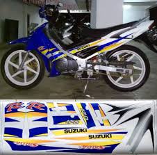 Satria generasi kedua ini tetap memakai mesin 2 tak dan chasis yang sama dengan generasi pertama, tapi sudah memakai 6 speed dengan. Striping Satria 2 Tak Hiu Biru Putih Tahan Vernis Anti Gores Full Set Kanan Kiri Lazada Indonesia