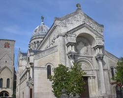 Façade de l'église SaintMartin de Tours