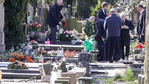 Prezes prawa i sprawiedliwości jarosław kaczyński mówił na cmentarzu orląt we lwowie, że jeśli naród polski ma być bezpieczny, powinien być silny. Jaroslaw Kaczynski Na Zamknietym Cmentarzu W 10 Rocznice Katastrofy Smolenskiej Adam Lipinski O Zachowaniu Prezesa Pis
