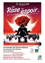 Une rose un espoir, ce sont des milliers de motards à travers toute la france qui se regroupent le temps d'un weekend pour sillonner les routes et échanger des roses contre un don. Balade Une Rose Un Espoir Dans Le Departement Des Moto Magazine Leader De L Actualite De La Moto Et Du Motard