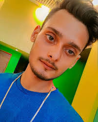 Aditya Shroff's Instagram, Twitter & Facebook