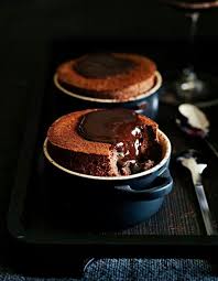 Souffle Chocolat De Beaux Souffles Bien Gonfles Elle A Table Souffle Au Chocolat Chocolat Patisserie