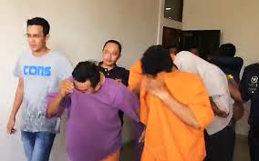 Seksyen 85 dan 86 kanun keseksaan adalah berkaitan tentang perbuatan orang yang mabuk atau khayal. 4 Lelaki Didakwa Terlibat Rusuhan Kuil Guna Senjata Free Malaysia Today Fmt