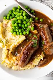 Grobe Bratwurst In Zwiebelsauce Ist Ein Deftiges Herzhaftes Essen Das Du Ganz Schnell Und Einfach Selber Ma In 2020 Zwiebelsauce Bratwurst Mit Zwiebelsauce Bratwurst