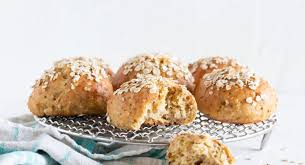 Und falls sich mal spontan gäste ankündigen, kannst du den pizzateig mit quark einfach fix zusammenrühren und kleine pizzen oder pizzabrötchen machen. Brotchen Rezept Einfach Schnell Ohne Hefe