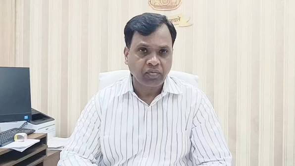 समय पर सभी अधिकारियों-कर्मचारियों की उपस्थिति सुनिश्चित हो सके इस उद्देश्य  से जिला पंचायत कार्यालय एवं कलेक्ट्रेट कार्यालय का निरीक्षण कर देर से  पहुंचने वाले अधिकारियों और कर्मचारियों को समझाइश दी तथा ...