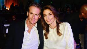 This is the official facebook page for cindy crawford, mom, businesswoman, model. Zum 22 Jubilaum Cindy Crawford Zeigt Susses Hochzeits Pic Promiflash De