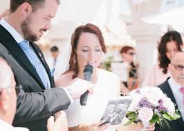 Hablar en una boda civil. Los 6 Mejores Discursos Para Leer En Tu Boda Civil Solobodas Net