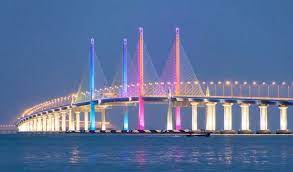 Jambatan pulau pinang (penang bridge) merupakan jambatan bertol yang menghubungkan perai di tanah besar dengan gelugor di pulau dengan jambatan pulau pinang merupakan jambatan kedua terpanjang di malaysia dan kelima terpanjang di asia tenggara. Kadar Tol Jambatan Pulau Pinang Kedua Dikurangkan Rm8 50 Kepada Rm7 Libur