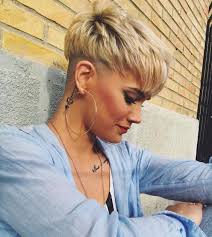 Un autre type de coupe courte est. Coupes De Cheveux Pour Femmes Facebook