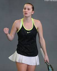 Ons džabúrová v prvním kole travnatého turnaje v eastbourne potvrdila roli favoritky, markétu vondroušovou porazila po setech 6:3 a 7:6. Marketa Vondrousova Page 42 Tennis Forum