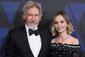 She also wore a grey baseball cap with a mauve face mask covering her mouth and. Harrison Ford Opens Up About Marriage To Calista Flockhart People Com