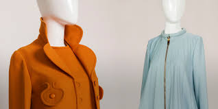 Ook was hij de eerste die een uitgesproken mannenlijn op de markt bracht, waarmee hij nog succesvoller was dan met zijn. Pierre Cardin Fashion At Rachel Zabar