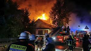 Wenn das bad brennt, dann ist aber sowieso etwas falsch gelaufen. Karlsruhe Malsch Hat Mann 88 Schwiegersohn Angezundet Haus In Flammen Baden Wurttemberg