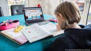 Homeschooling , also called home education , educational method situated in the home rather than in an institution designed for that purpose. Problematisch Homeschooling In Der Corona Krise Deutschlehrer Info Dw 28 01 2021