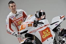 Con simoncelli si sta concretizzando un importante traguardo sportivo e con aoyama riporteremo un pilota. Melandri Moves To Yamaha Wsbk Team In 2011 Autoevolution