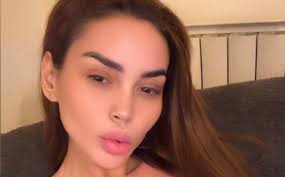 An kunna Fjolla bayan 'Big', yana da kalmomi biyu na magoya baya