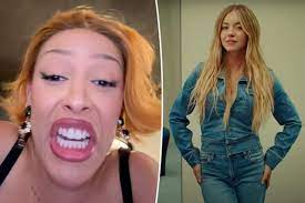 Doja Cat mocks Sydney Sweeney's controversial American Eagle ad campaign  with exaggerated Southern accent : r/entertainment