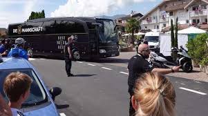 Comfort class hd mannschaftsbus nationalteam schweiz dcs. Dfb Team In Eppan Empfangen Touristen Sehen Nur Den Bus Baden Online Nachrichten Der Ortenau Offenburger Tageblatt