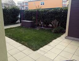 Vom wohnzimmer aus gelangt man auf eine große terrasse, die direkt mit dem garten verbunden ist. Chillen Im Eigenen Garten Biete 3 Zimmer Eg Wohnung In Bayern Ingolstadt Erdgeschosswohnung Mieten Ebay Kleinanzeigen In 2020 Erdgeschosswohnung Wohnung Chillen