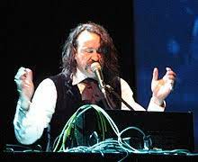Sie steht in unzähligen produktionen als schauspielerin vor der kamera und spielt becker war bis 2002 mit alexander hacke, dem gitarristen der band einstürzende neubauten, verheiratet. Alexander Hacke Wikipedia