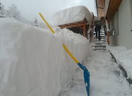 Duitsland, italië, zwitserland, slovenië, hongarije, slowakije sneeuw valt overal gelijkmatig maar de wind veroorzaakt verschillen in de dikte van de sneeuw. Volgende Dump Onderweg Naar Oostenrijk Nog 80 Cm Sneeuw Verwacht